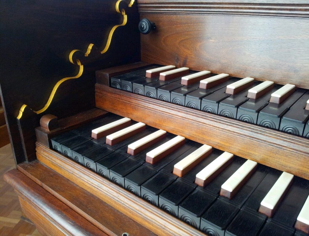 die zwei Manuale eines Cembalos